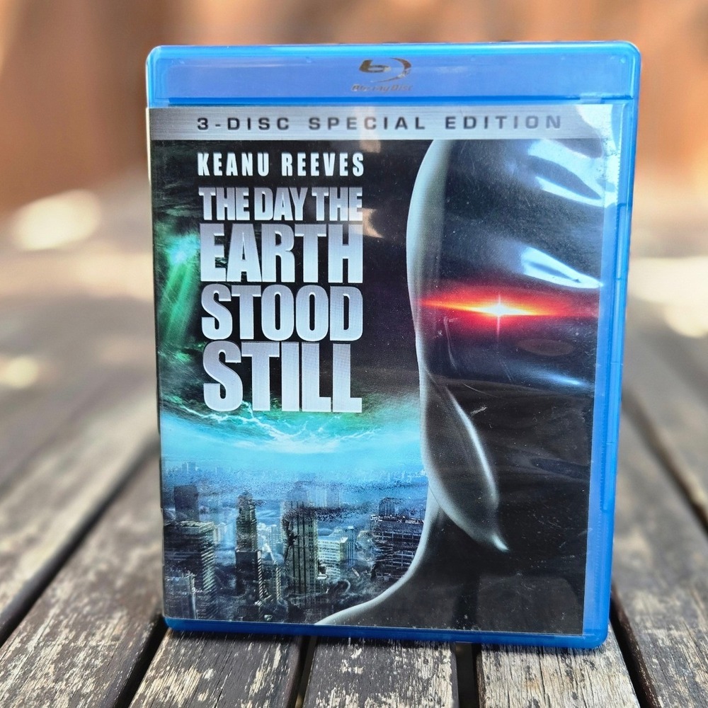 The Day the Earth Stood Still 3-Disc Special Edition Blu-Ray (2008 & 1951)